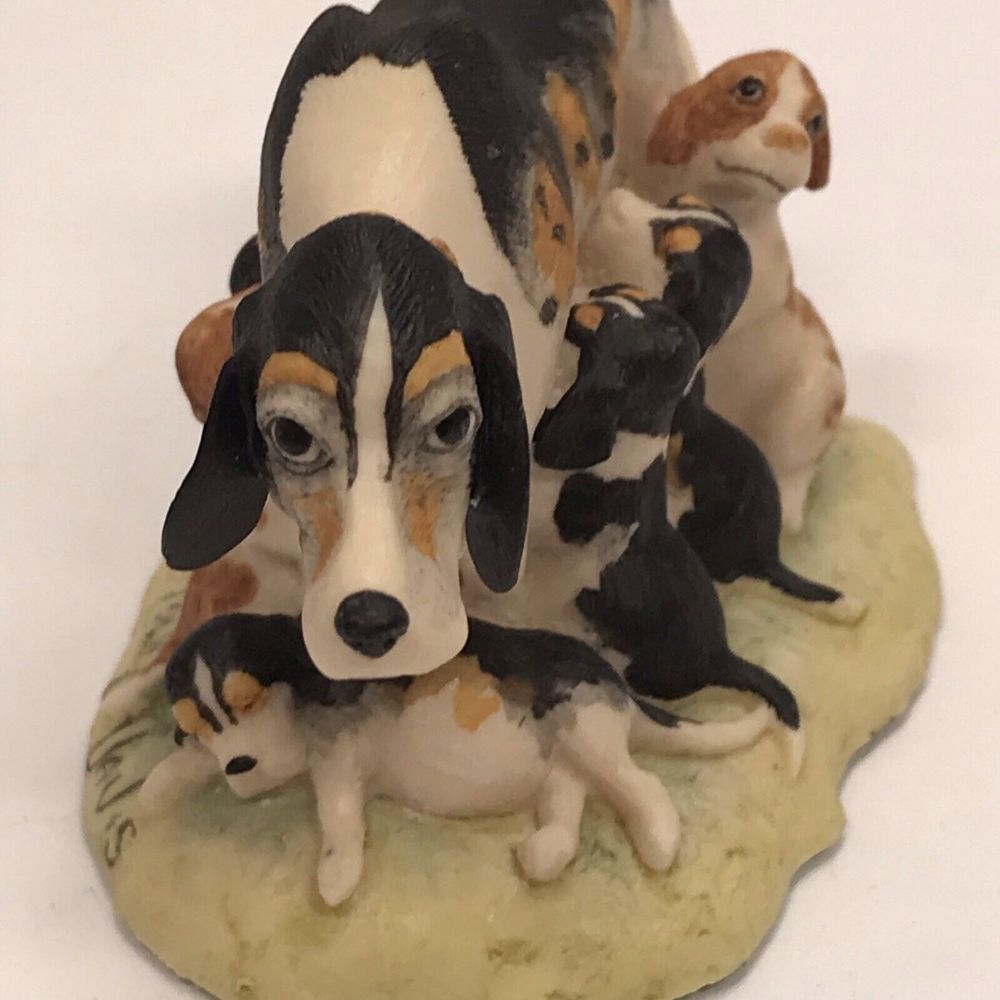Happy Hour by Lowell Davis‎ feeding her pups farm figurine etc 1987 - Picture 2 of 7